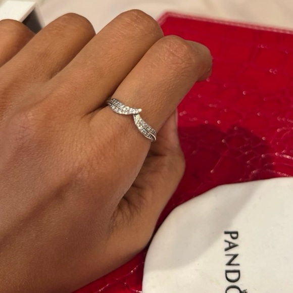 Pandora Sparkling Leaves Ring size 6 - Picture 7 of 10